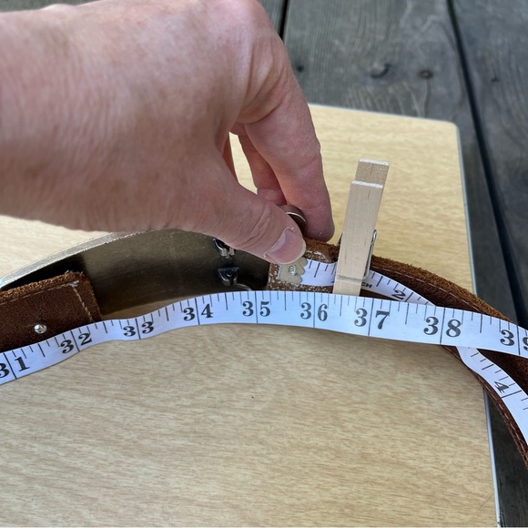 Le Chateau Brown Leather Shabby Distressed Belt With Silver Tone Buckle Sz S - Picture 13 of 16